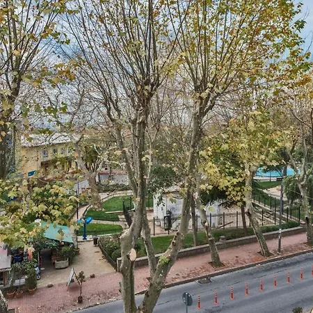 מלון דירות Kadirga 4*